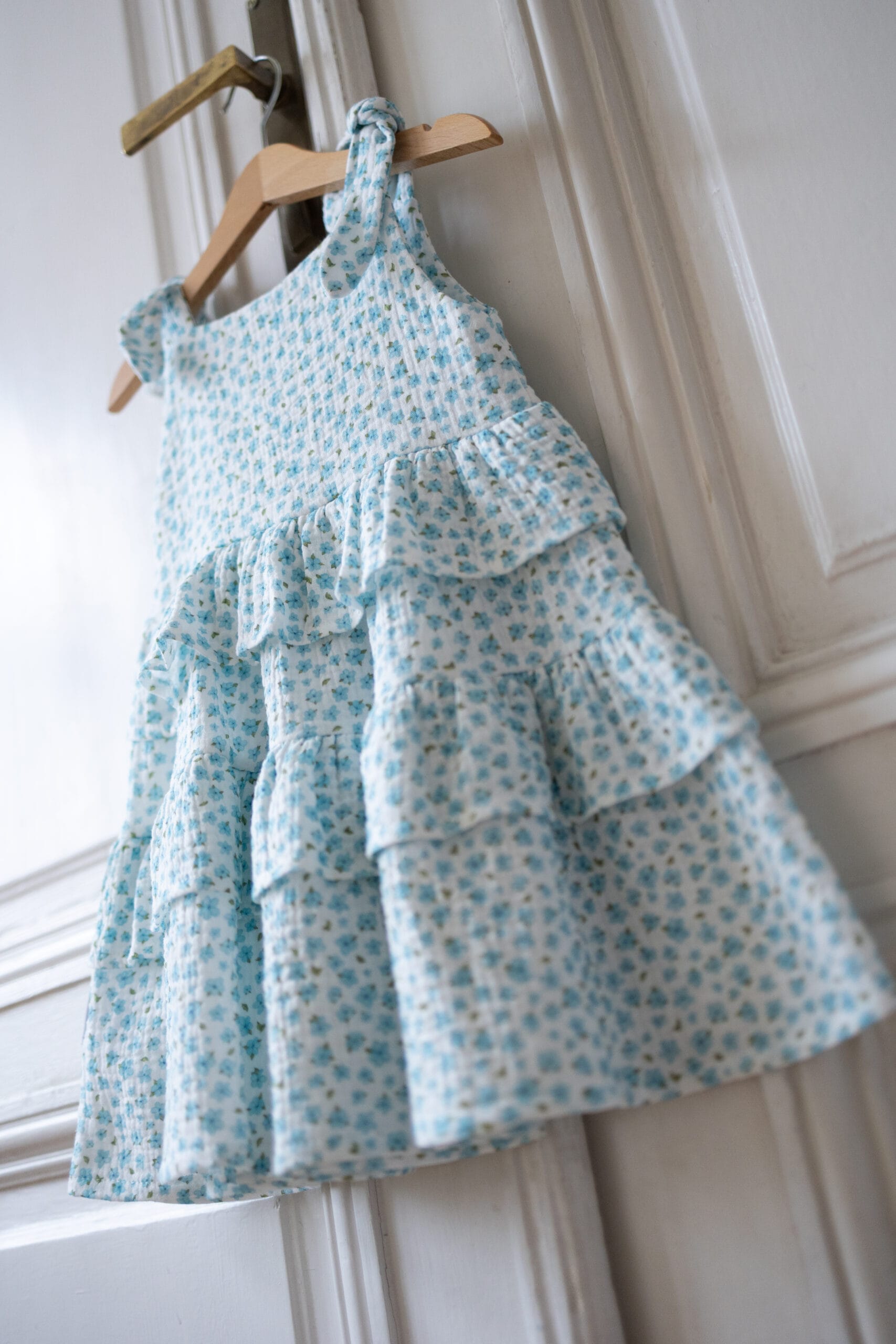 Sukienka wiązana na ramiączkach baby blue- KW/2025
